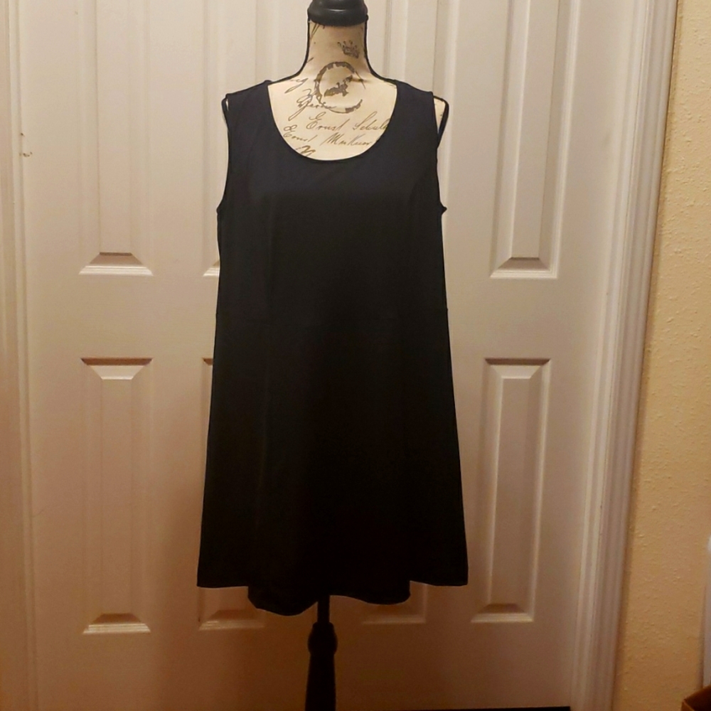 Ellos simple little black dress.